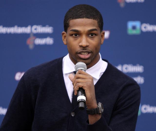 山东泰山今天下午在基地举行球迷开放日，一百多名球迷到场（山东泰山基地今日下午向球迷开放，百余名球迷到场）