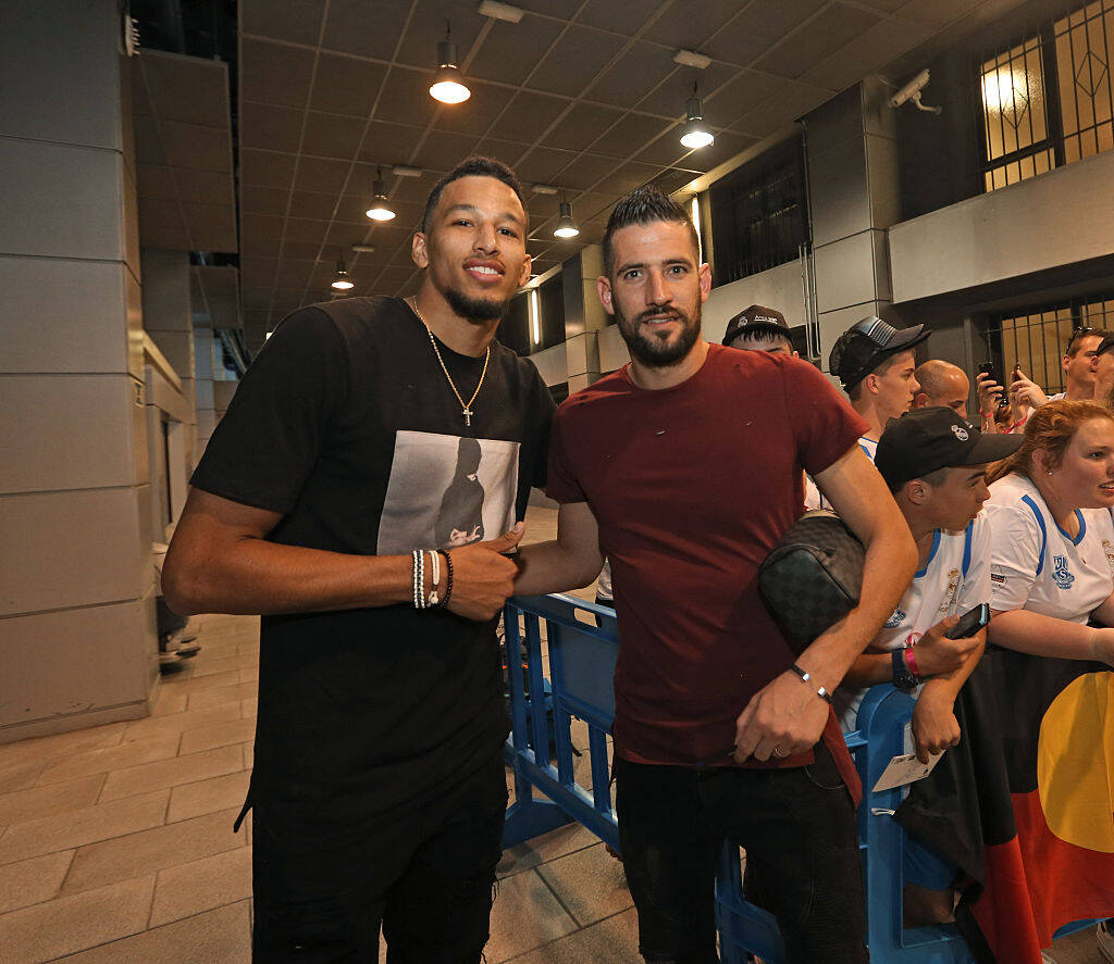 NBA：勇士主场击败灰熊 库里狂砍45分（库里轰45分，勇士主场力克灰熊）