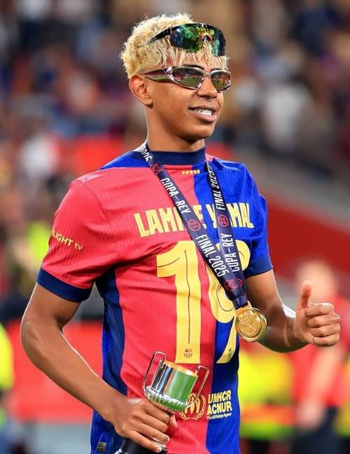 日本11月大名单：远藤航领衔，北野飒太等三名球员首次入选（日本队11月名单出炉：远藤航压阵，北野飒太等三将首次征召）