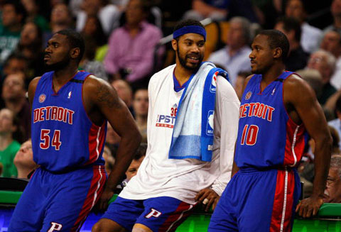 火箭哈登末节爆发连得15分（哈登末节连拿15分火箭强势反扑）