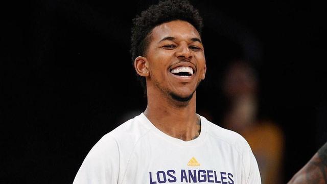 打爆快船！小贾伦半场11中9高效砍下21分2板2助1断2帽 次节14分（快船遭重击！小贾伦半场11投9中高效拿下21分2板2助1断2帽，次节狂砍14分）