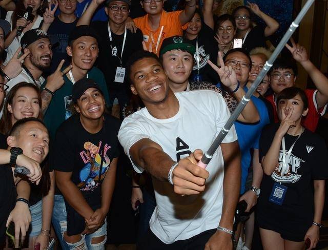 小法：我吃着爆米花看阿森纳vs拜仁，这场比赛能学到很多东西（小法：边吃爆米花看阿森纳对阵拜仁，这场比赛收获颇多）