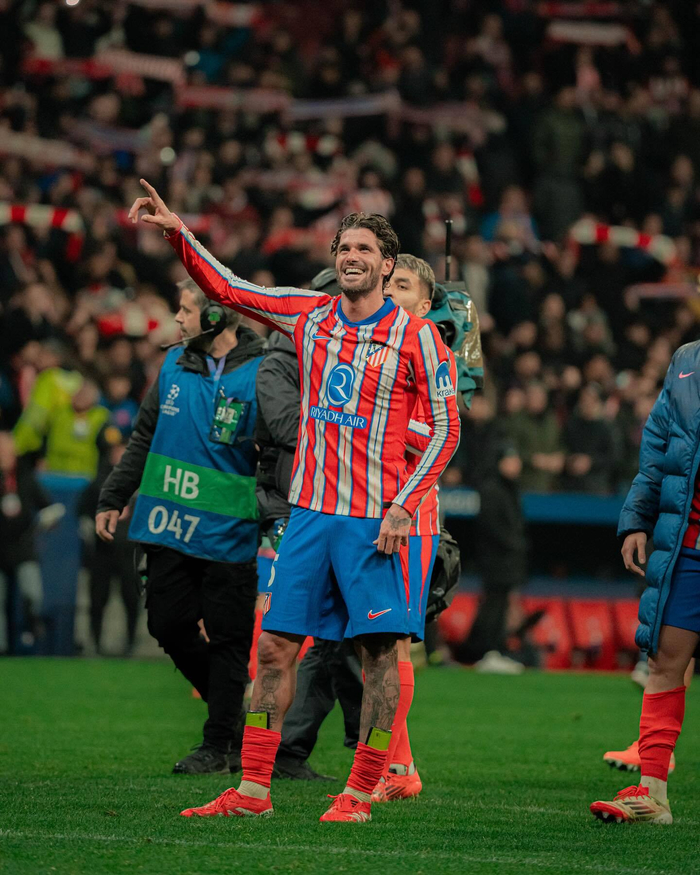 随着保罗在本赛季结束后退役，梦八仅剩下詹姆斯一人还未退役（保罗赛季后退役，梦八仅詹姆斯仍在征战）