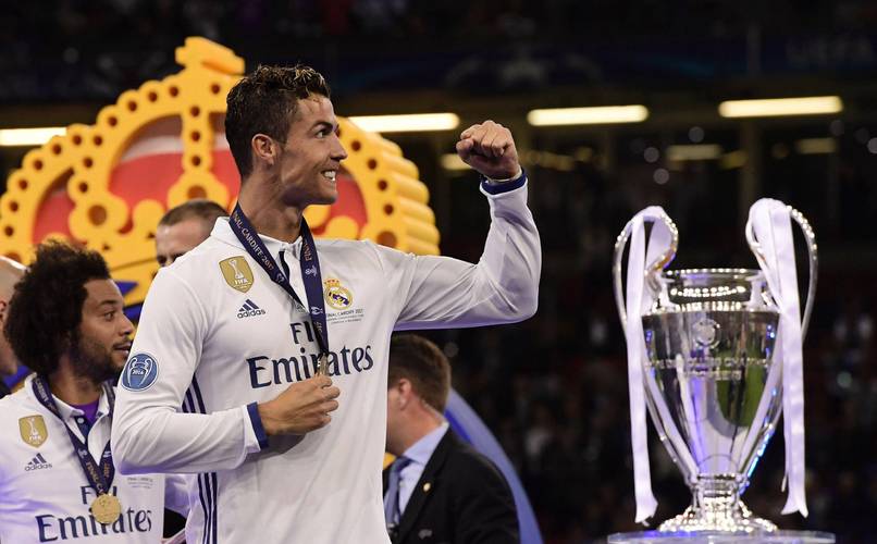 群星闪耀！长虹携手滑雪世界杯，书写“科技+体育”共赢新篇（星光汇聚！长虹联袂滑雪世界杯，开启科技+体育共融新篇）