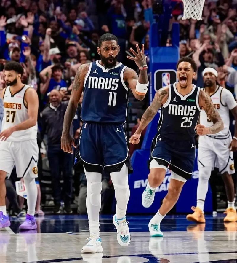 海港举办赛季总结会，王燊超乘直升机带冠军奖杯入场（海港赛季总结会：王燊超乘直升机捧杯亮相）