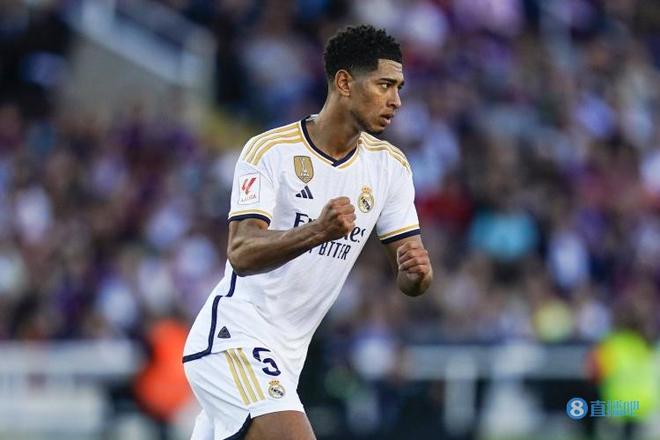 中超三连冠伴随亚冠全年不胜，海港距离“王朝”还差很远（中超三连冠难掩亚冠零胜尴尬，海港距王朝仍遥远）