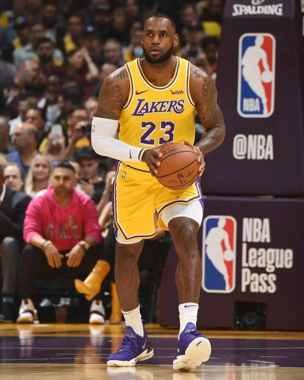 败方MVP！水晶宫门将贝尼特斯常规时间连送神扑，全场7扑救（败方最佳！水晶宫门将贝尼特斯常规时间连秀神扑，全场完成7次扑救）