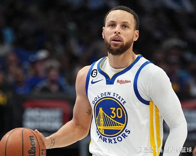 青岛球迷狂欢全场（青岛球迷全场沸腾）