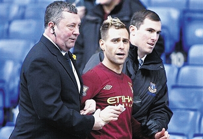 杜兰特：我完全可以一直出手，但主动传球会让队友建立信心（杜兰特：我能一直投，但主动分享球更能提升队友信心）