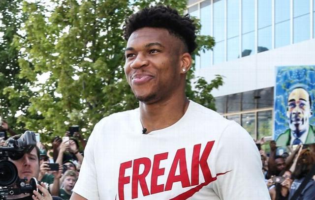 托莫里+加比亚+帕夫的防线米兰每142分钟丢1球，五大联赛第四（托莫里+加比亚+帕夫联袂，米兰142分钟才丢1球，防守效率居五大联赛第4）