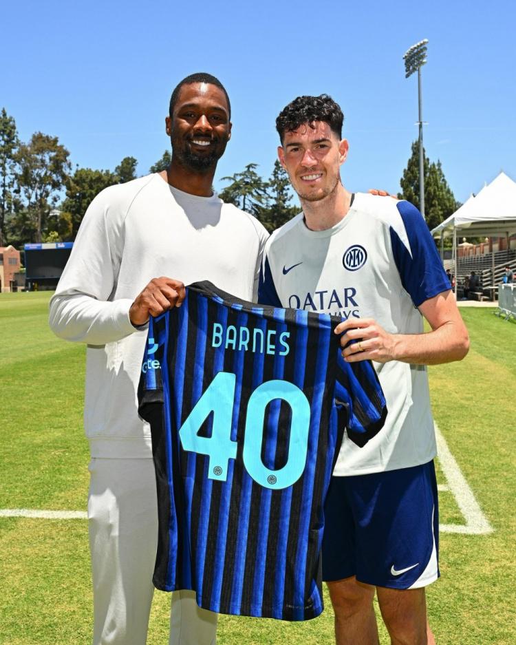 库尔图瓦谈维尼修斯挑衅行为：我们不是机器，我们是人（库尔图瓦回应维尼修斯被指挑衅：我们是人，不是机器）