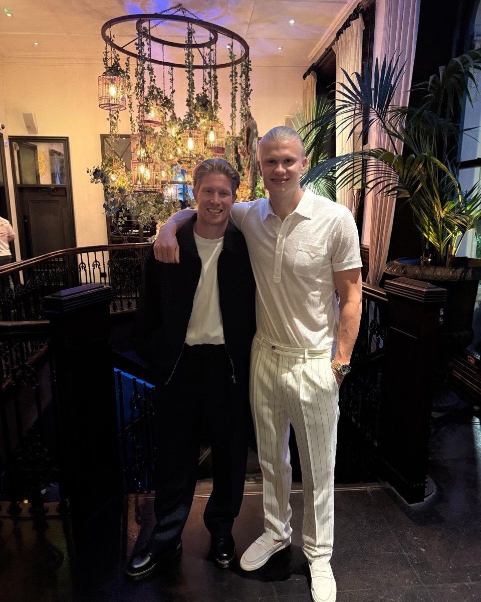 最快百球先生！哈兰德领取英超100球纪念球（英超百球最快！哈兰德获颁100球纪念球）