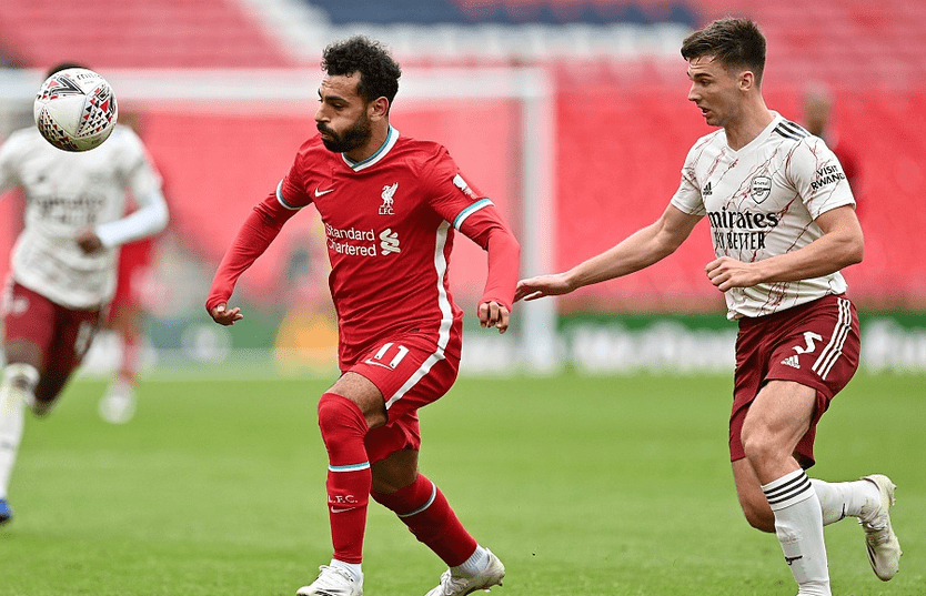 欧冠半场：里奥斯乱战破门，本菲卡暂1-0那不勒斯（欧冠半场战报：里奥斯混战中破门，本菲卡暂以1-0领先那不勒斯）