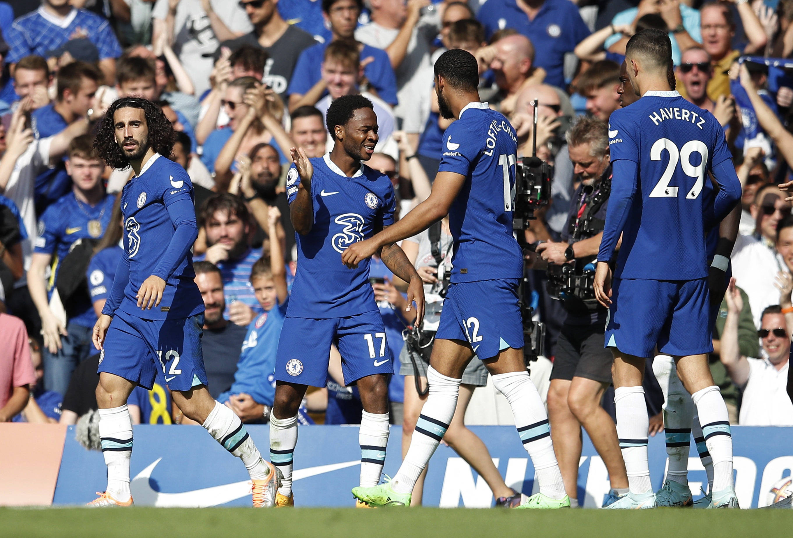 詹姆斯更新社媒晒打高尔夫片段：想打小鸟球，就差一点点！（詹姆斯社媒晒高尔夫视频：小鸟球就差一点）