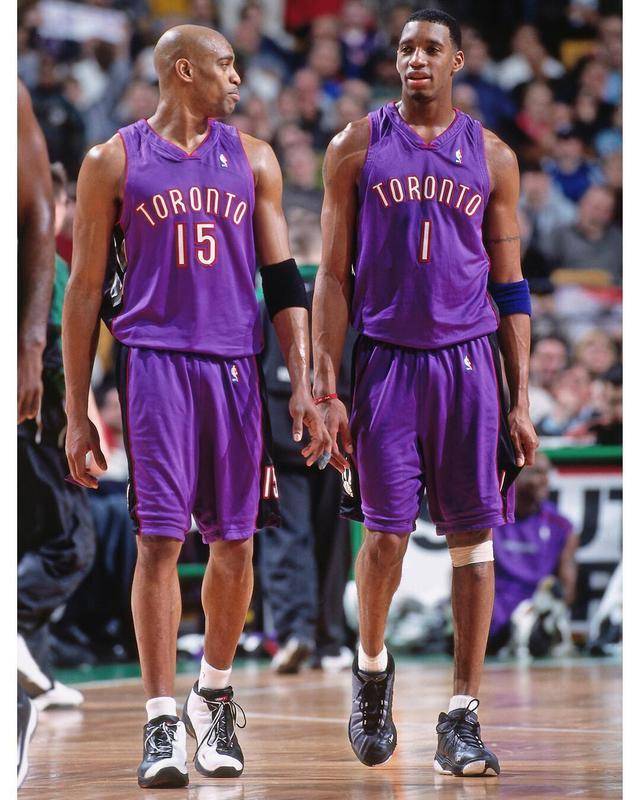 英超-曼城3-0完胜桑德兰登顶次席，福登传射建功（英超：曼城3-0轻取桑德兰升至第二，福登一传一射）