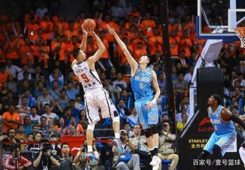 曼城封闭热身赛1-0击败普雷斯顿，里科-刘易斯打入制胜球（封闭热身赛曼城1-0小胜普雷斯顿，里科-刘易斯制胜破门）